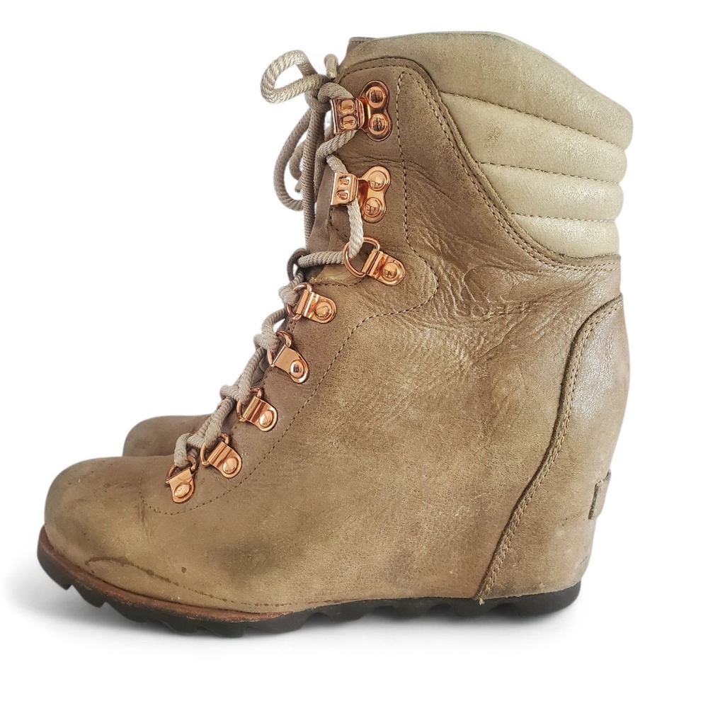 SOREL Conquest Holiday Wedge Tan/Blush Metallic Rose Gold Lace-Up‎ Snow Boots 7½